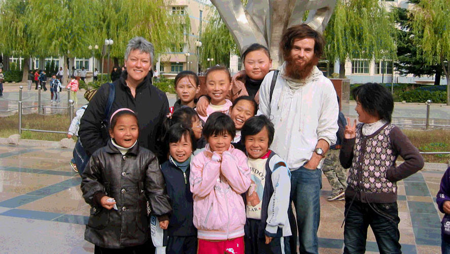 A Broader View volunteers posing with Children from China English Teaching Project