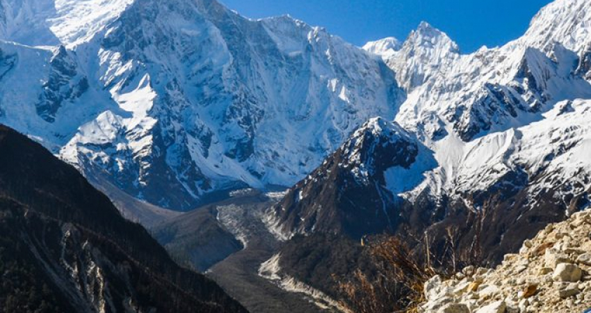 Manaslu Circuit Trek – 16 Days