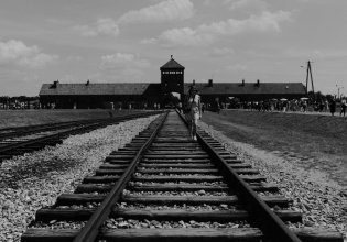 From Krakow: Auschwitz-Birkenau Tour with Private Transport