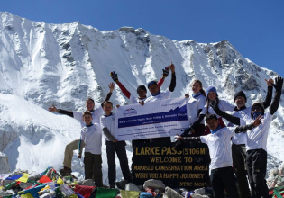 Manaslu Circuit Tea House Trek 11 Days by Local Guide